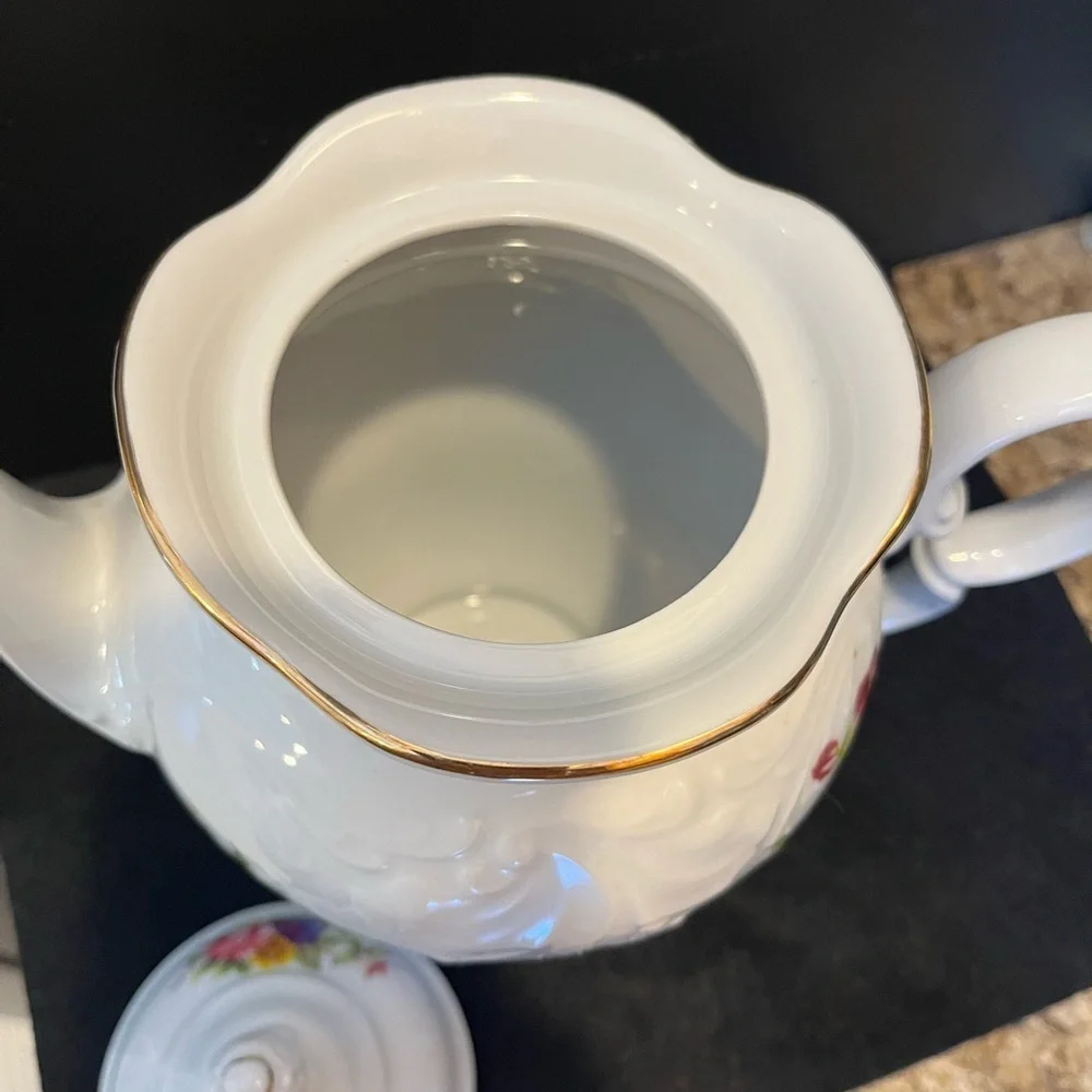 Vintage Royal Kent Floral White Porcelain Teapot Made in Poland 6 cup